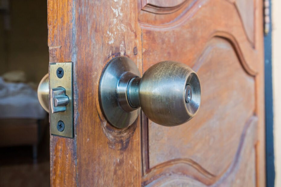 Forensic Locksmithing in Indianapolis: A Scientific Approach to Solving Crimes Forensic locksmithing Indianapolis metro