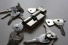 House lock key cylinder and keys